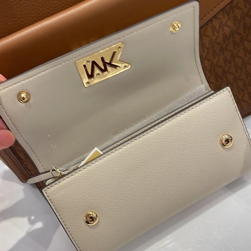 Michael Kors Mimi Large Saffiano Leather Bi-Fold Continental Wallet
Light Sand - Picture 6 of 16